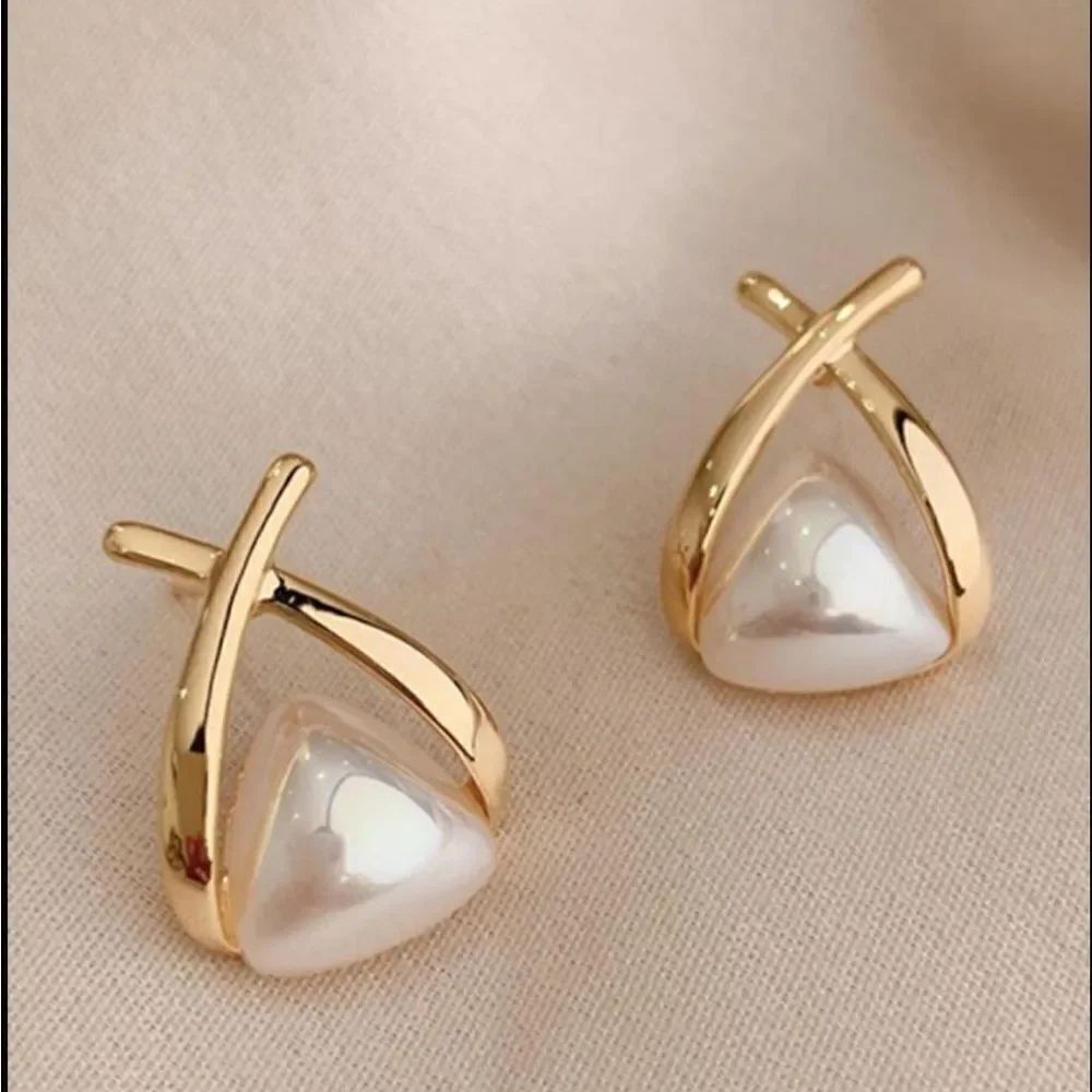 Vintage style stud earrings A689